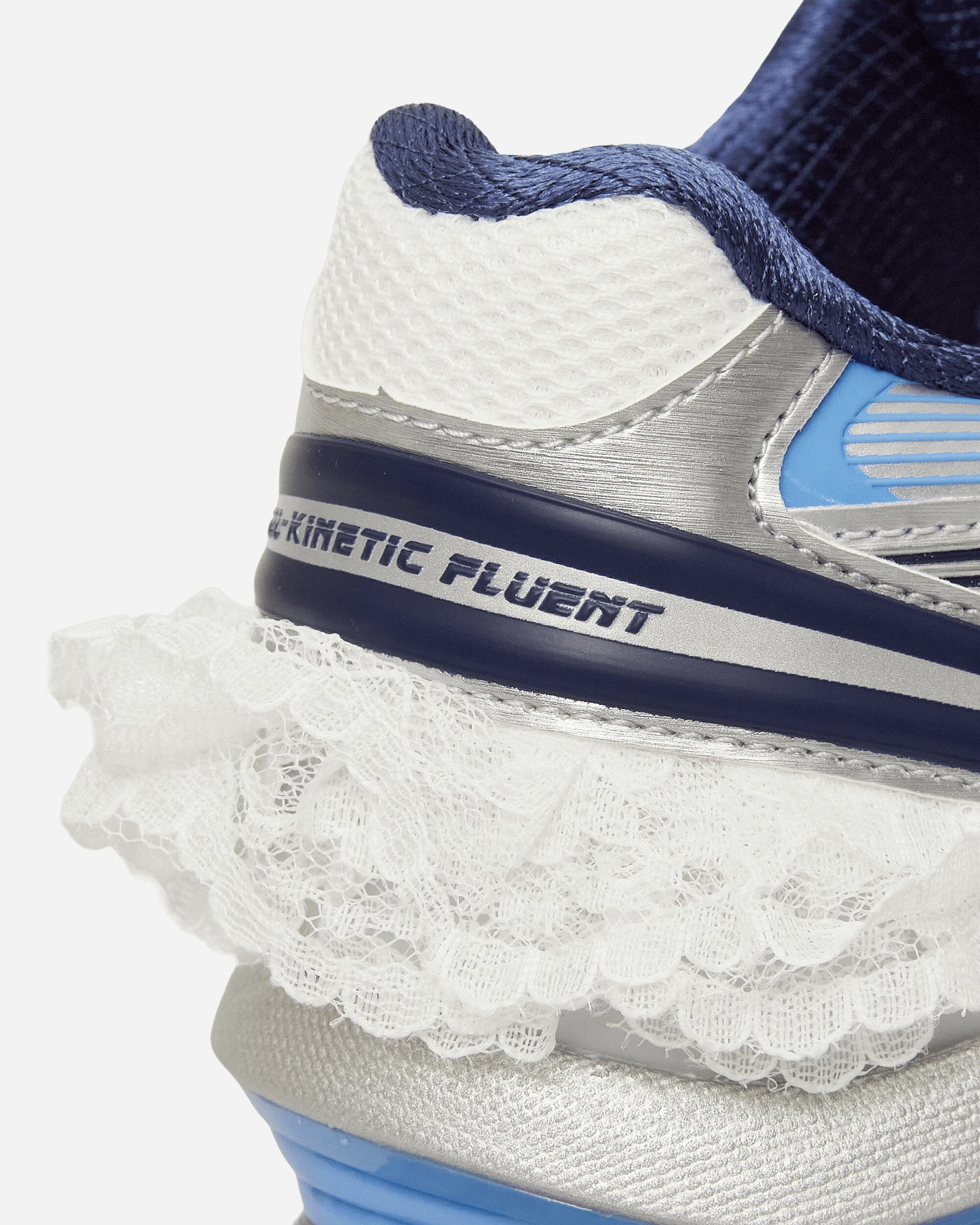 Asics Gel-Kinetic Fluent White/Dive Blue Sneakers Low 1203A822-101