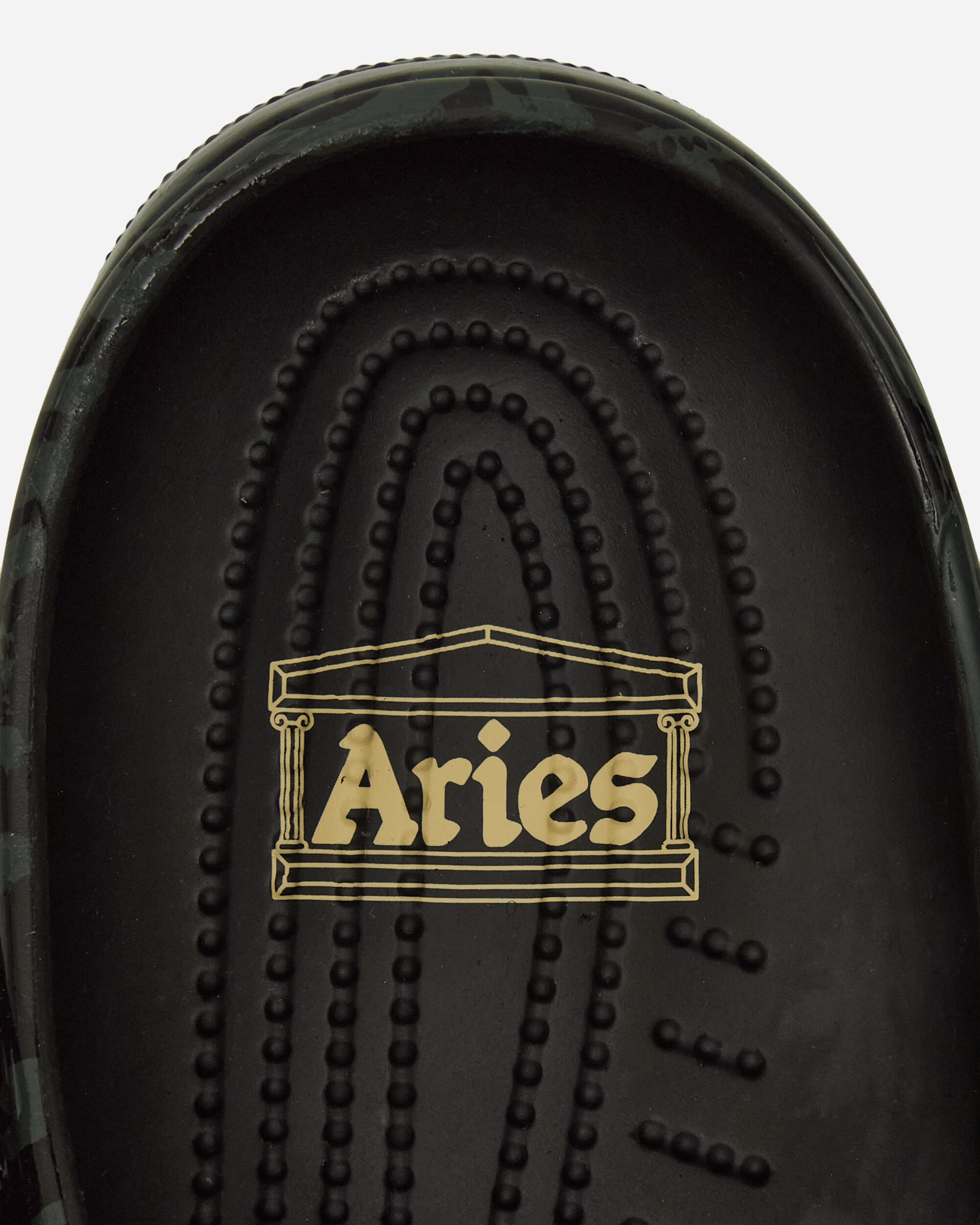 Crocs Aries Arise X Crocs Classic Clog Black Sandals and Slides Sandals and Mules CR.211060 BLK