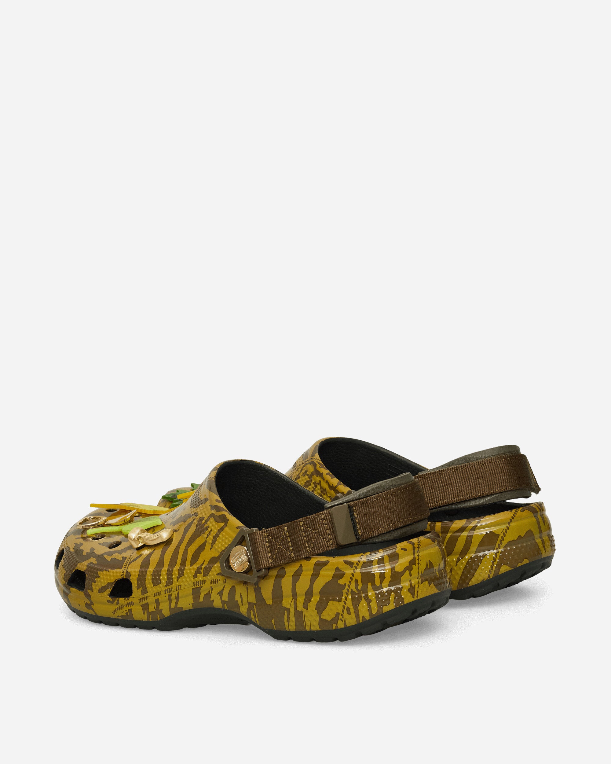 Crocs Aries Arise X Crocs Classic Clog Dark Algae Sandals and Slides Sandals and Mules CR.211060 DKAG