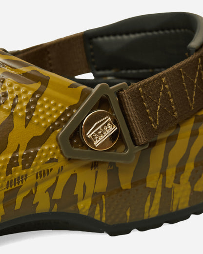 Crocs Aries Arise X Crocs Classic Clog Dark Algae Sandals and Slides Sandals and Mules CR.211060 DKAG