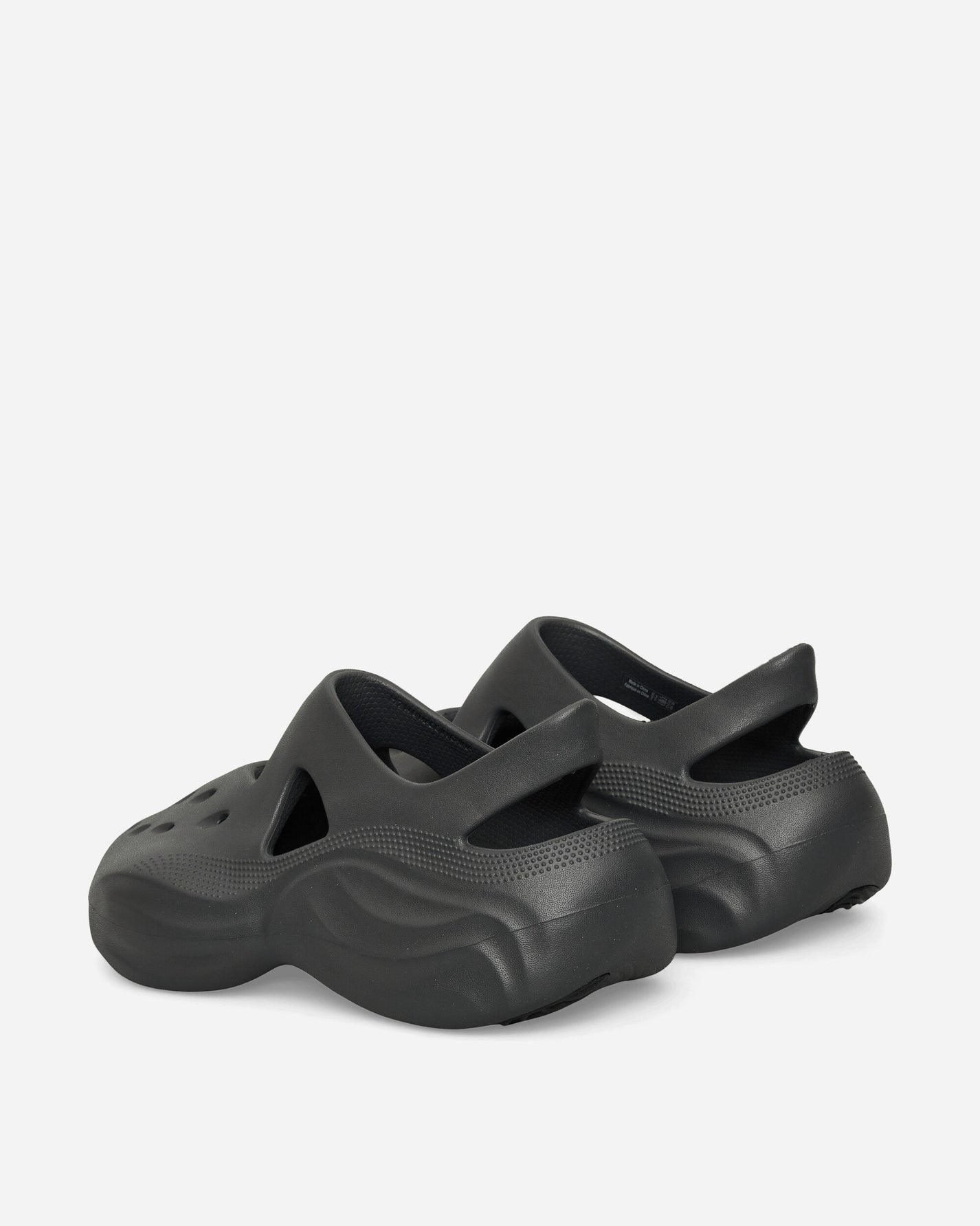 Crocs Dingyun Zhang X Crocs Diffuser Black Sand Sandals and Slides Sandals and Mules CR.209552 BKSD