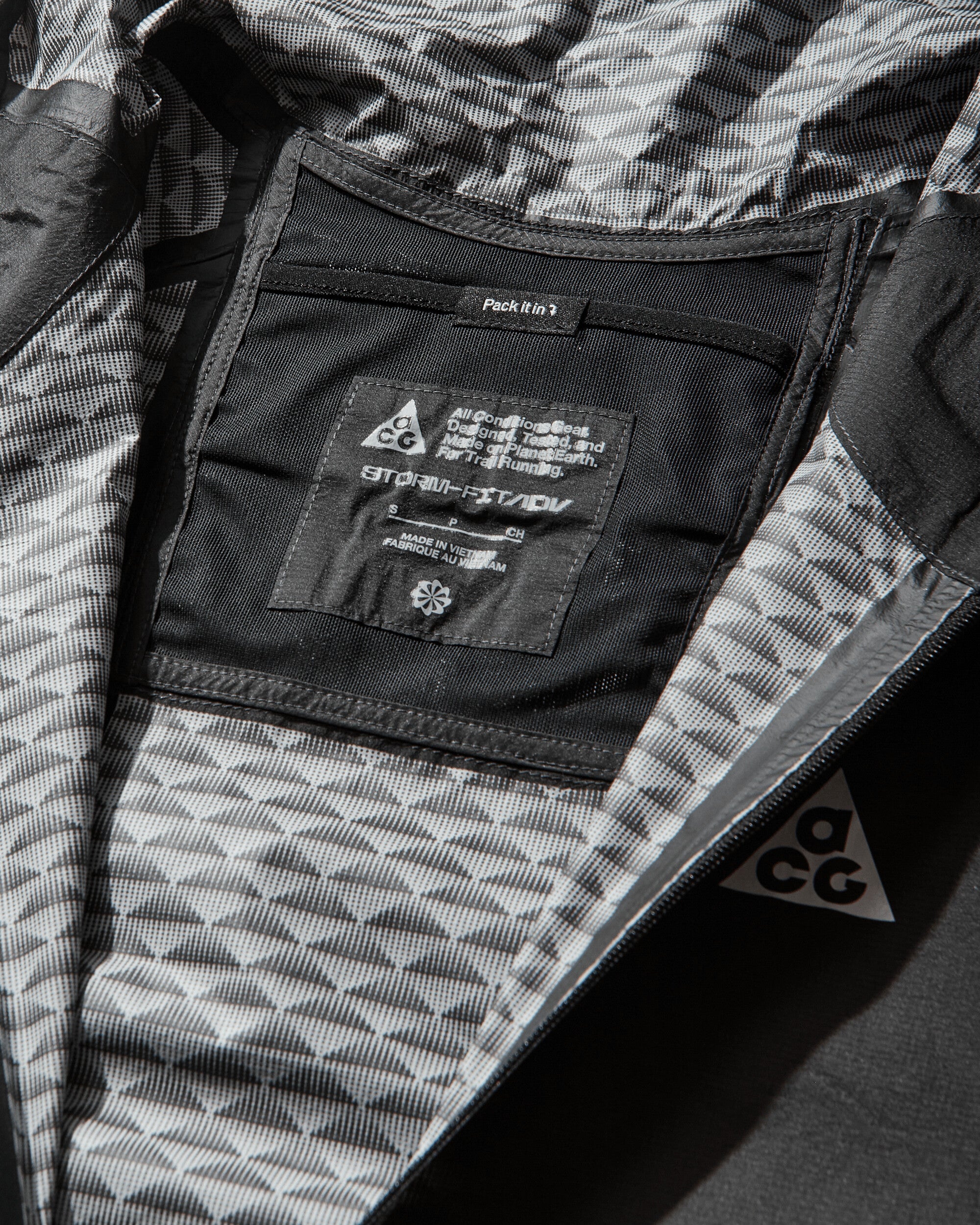 Nike Nike Acg Trail Wind Men's Stor Anthracite/Summit White Coats and Jackets Jackets IO9695-060