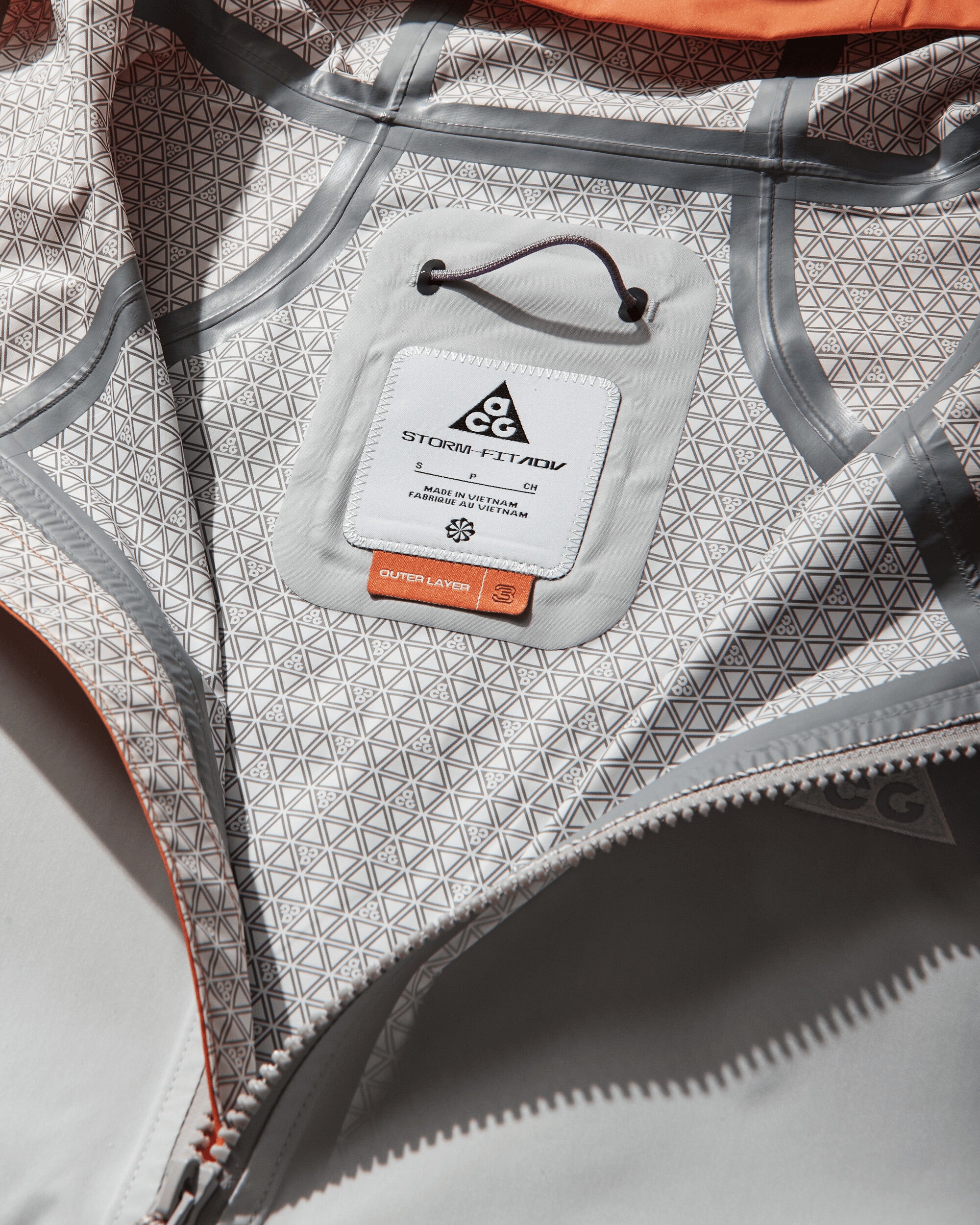 Nike W Acg Sfadv Phantazma Jkt Safety Orange/Grey Fog/Summit  Coats and Jackets Jackets IF0101-819