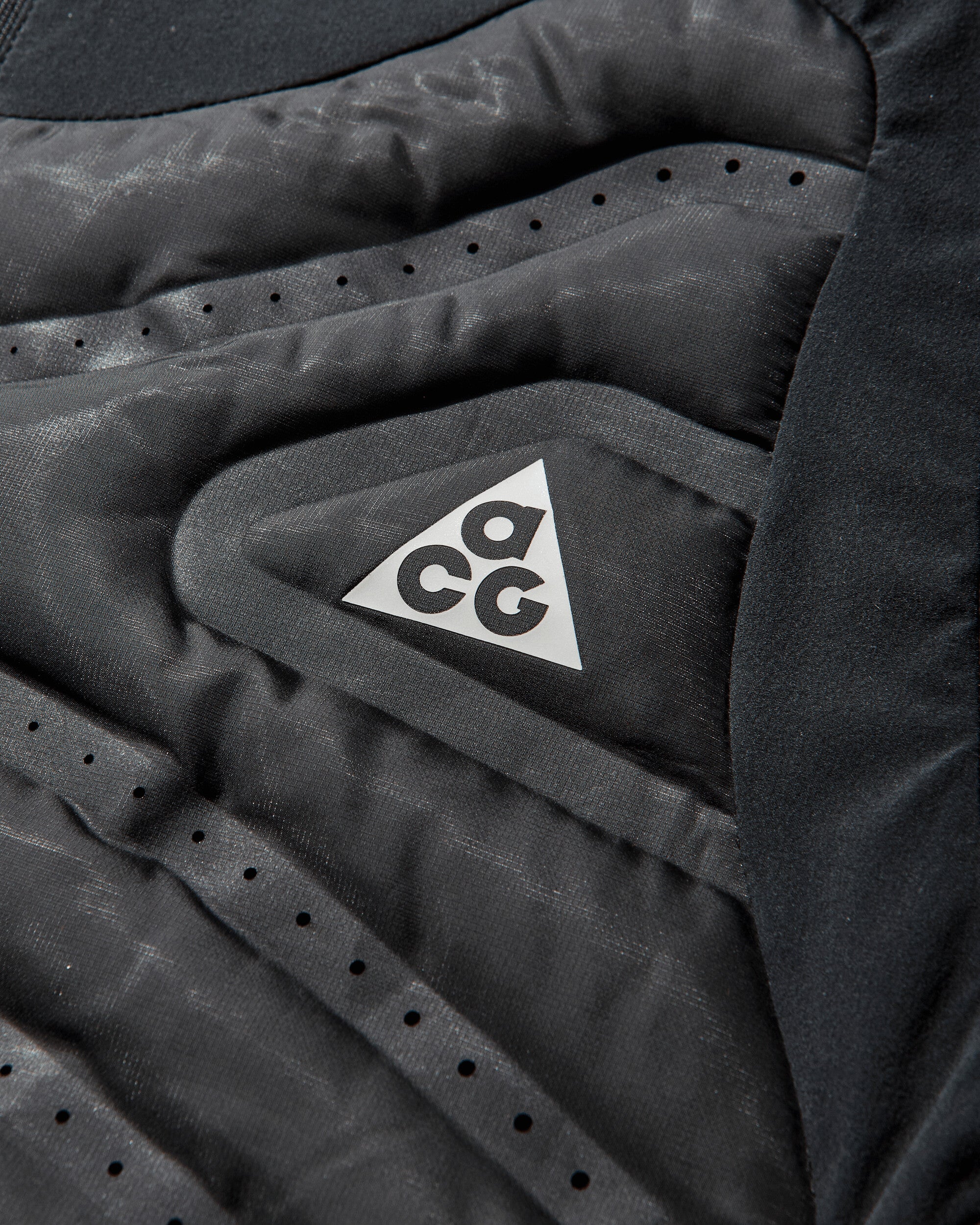 Nike W Acg Tf Lava Flow Aero (consumer Facing Name Tbd) Black/Black/Black/Summit White Coats and Jackets Jackets IO9134-010