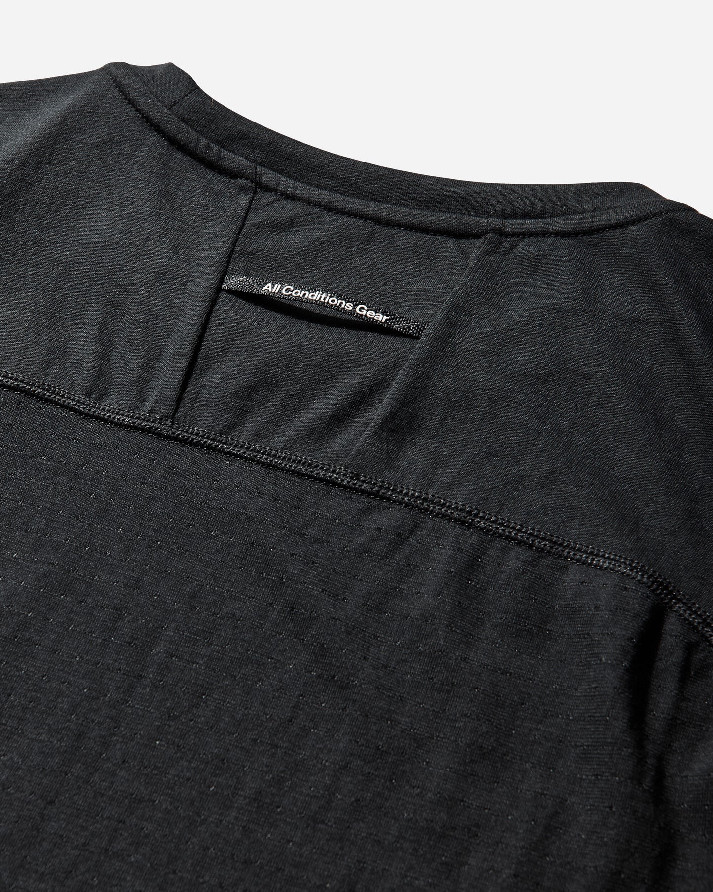 Nike Nike Acg "solar Chase" Men's Dri-Fit Adv Top Black/Black/Summit White T-Shirts Shortsleeve IO9677-010