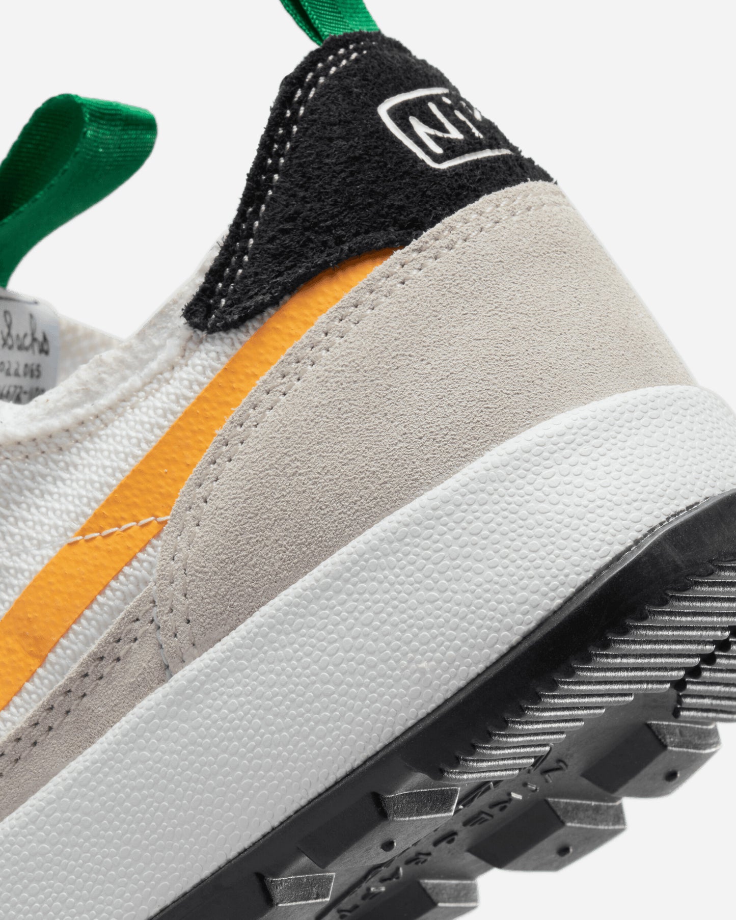 Nike Wmns General Purpose Shoe Summit White/University Gold Sneakers Low DA6672-100