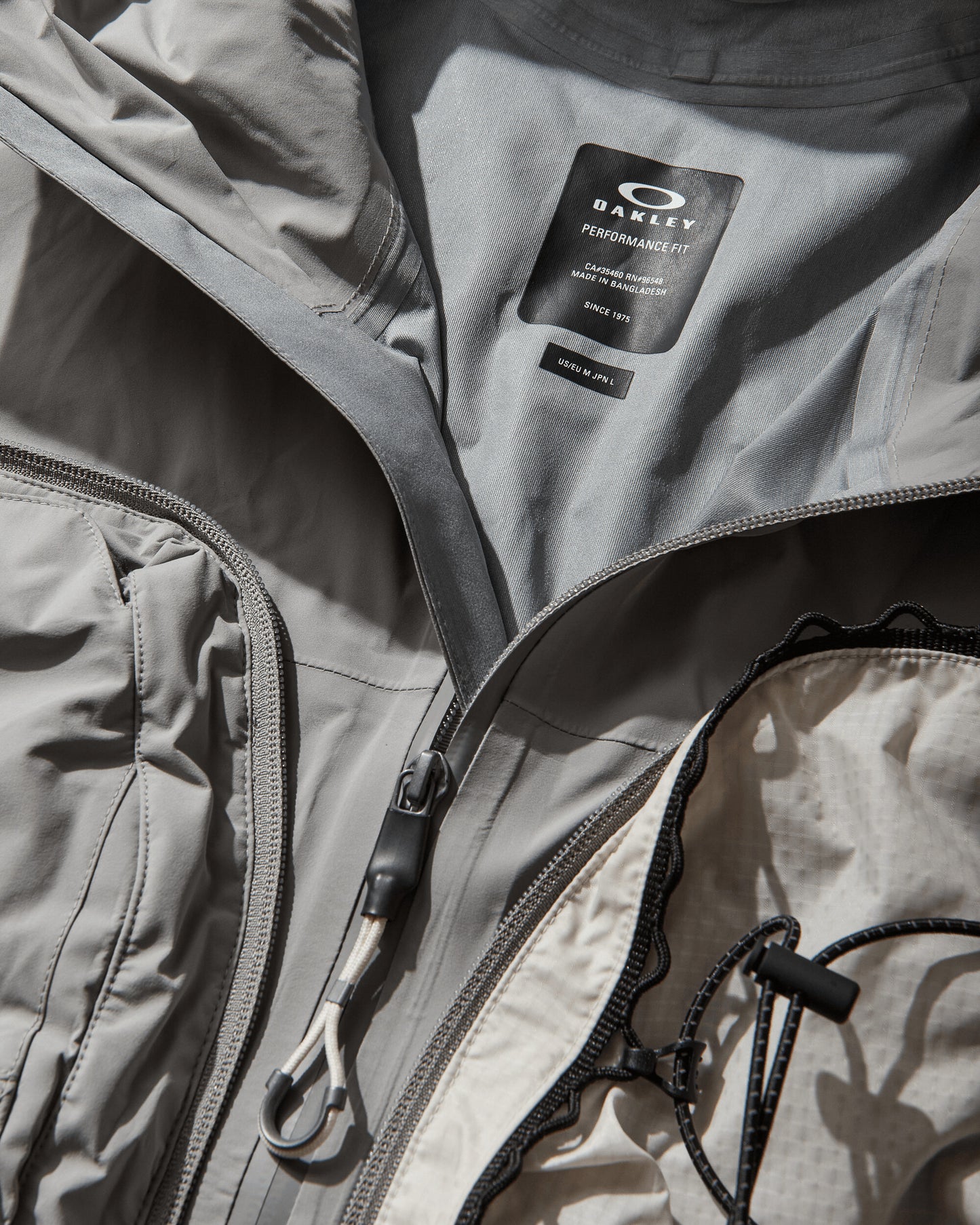 Oakley Latitude Veil Slingpack Jacket Cement Coats and Jackets Jackets FOA407866 314