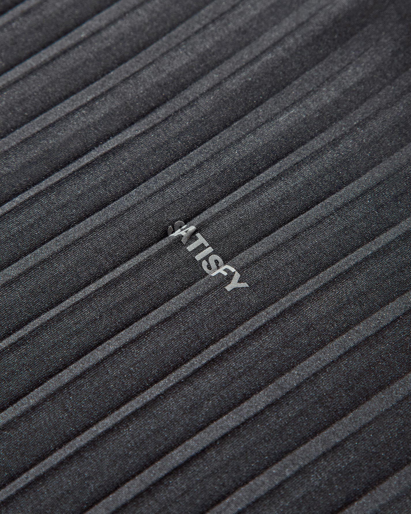 Satisfy AuraLite Pleated Long Tee Black T-Shirts Shortsleeve 11068 00001