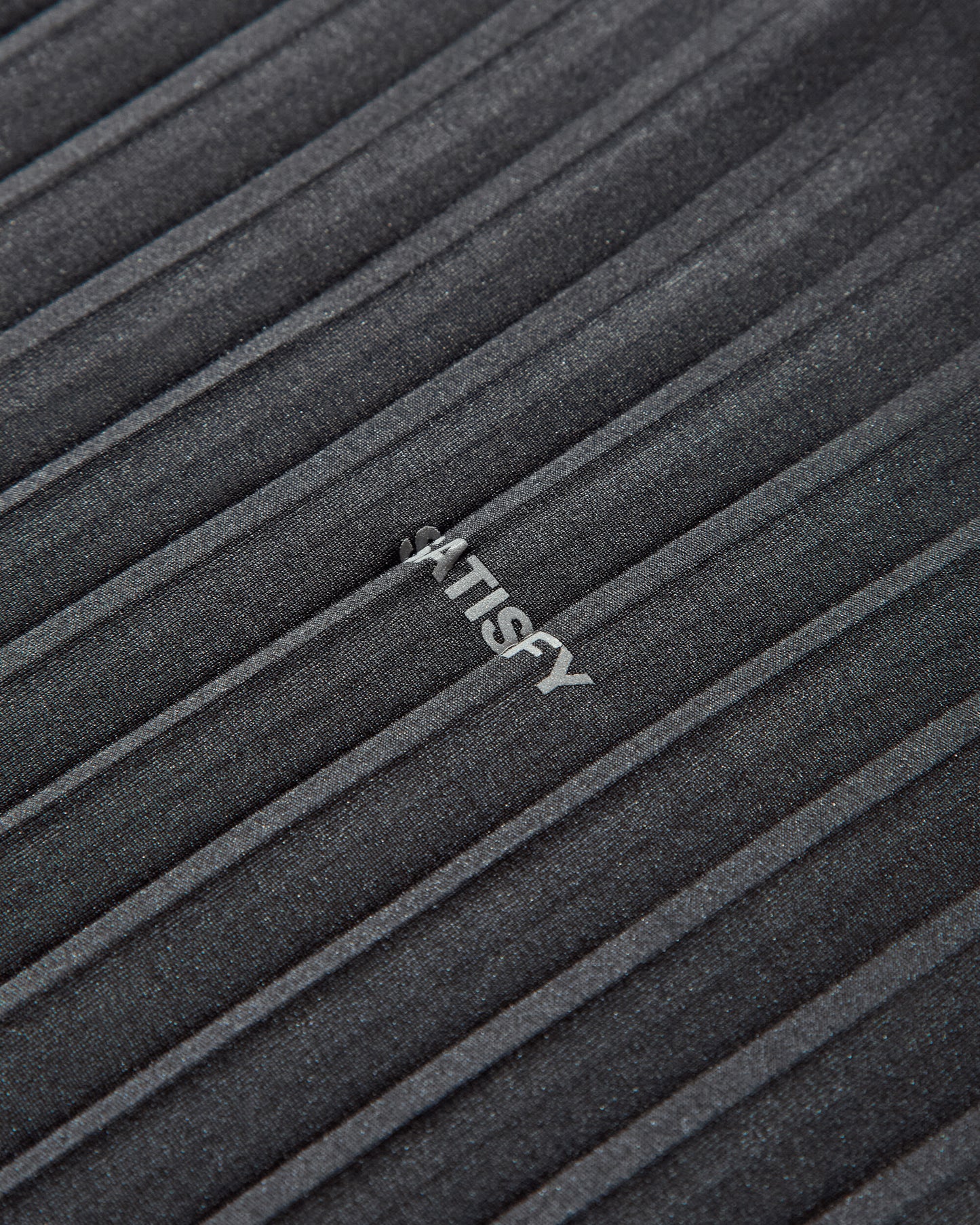 Satisfy AuraLite Pleated Long Tee Black T-Shirts Shortsleeve 11068 00001