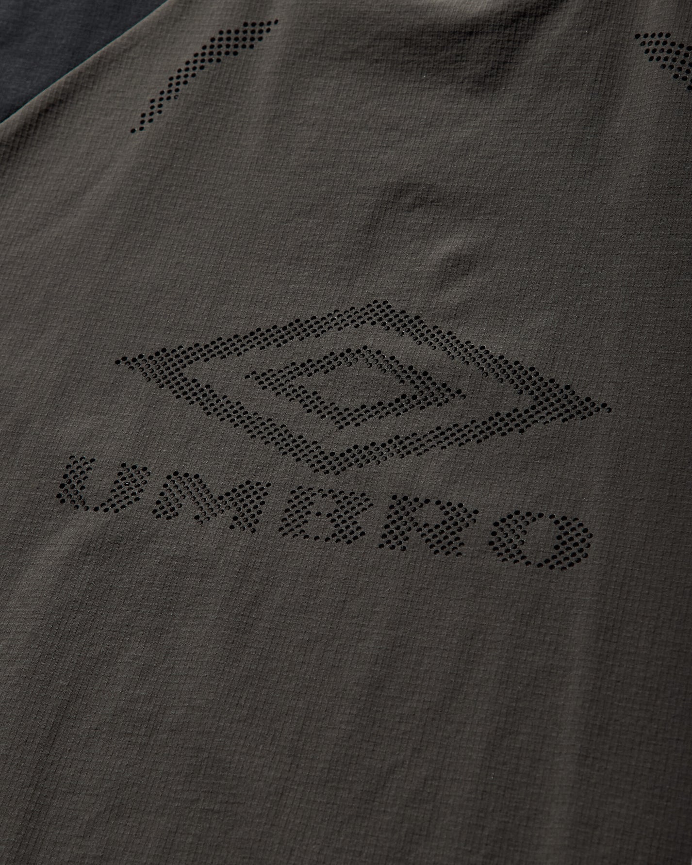 Umbro Lasered Nylon Crewneck Grey Black Sweatshirts Crewneck UBMW0252FA164 GRY0046