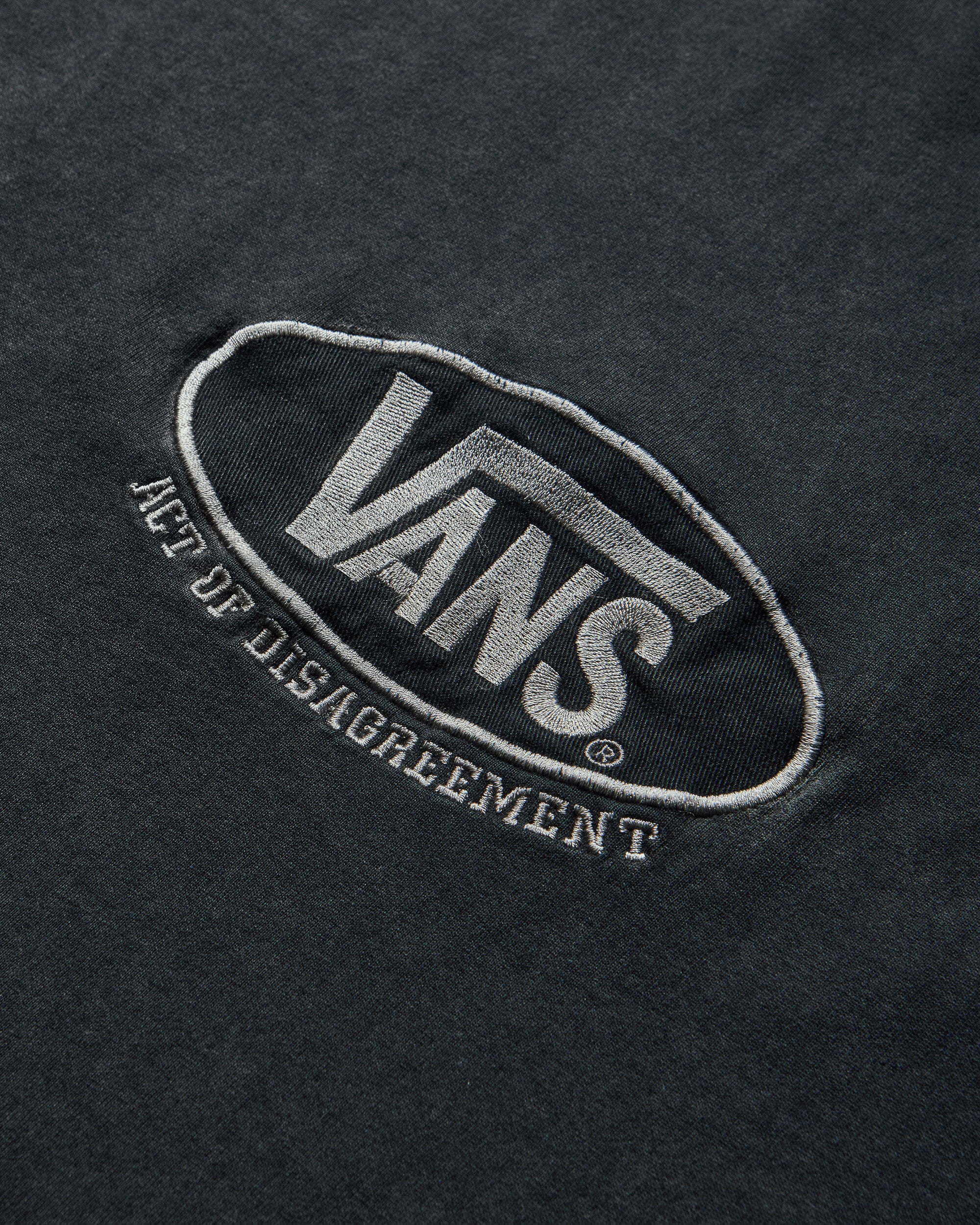 Vans Aod Oval Logo Tee Washed Black T-Shirts Shortsleeve VN000TR3EMQ1