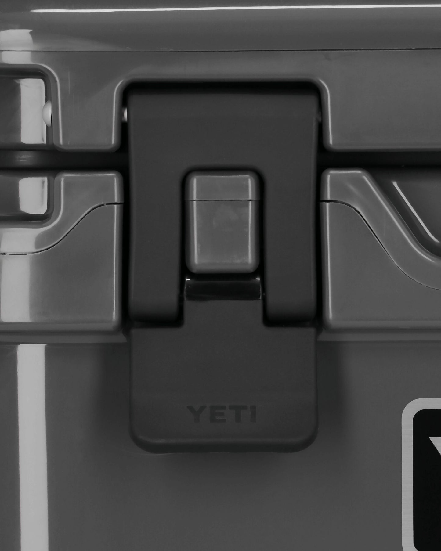 YETI Roadie 15 Charcoal Equipment Camping Gear 70000002255 CHR