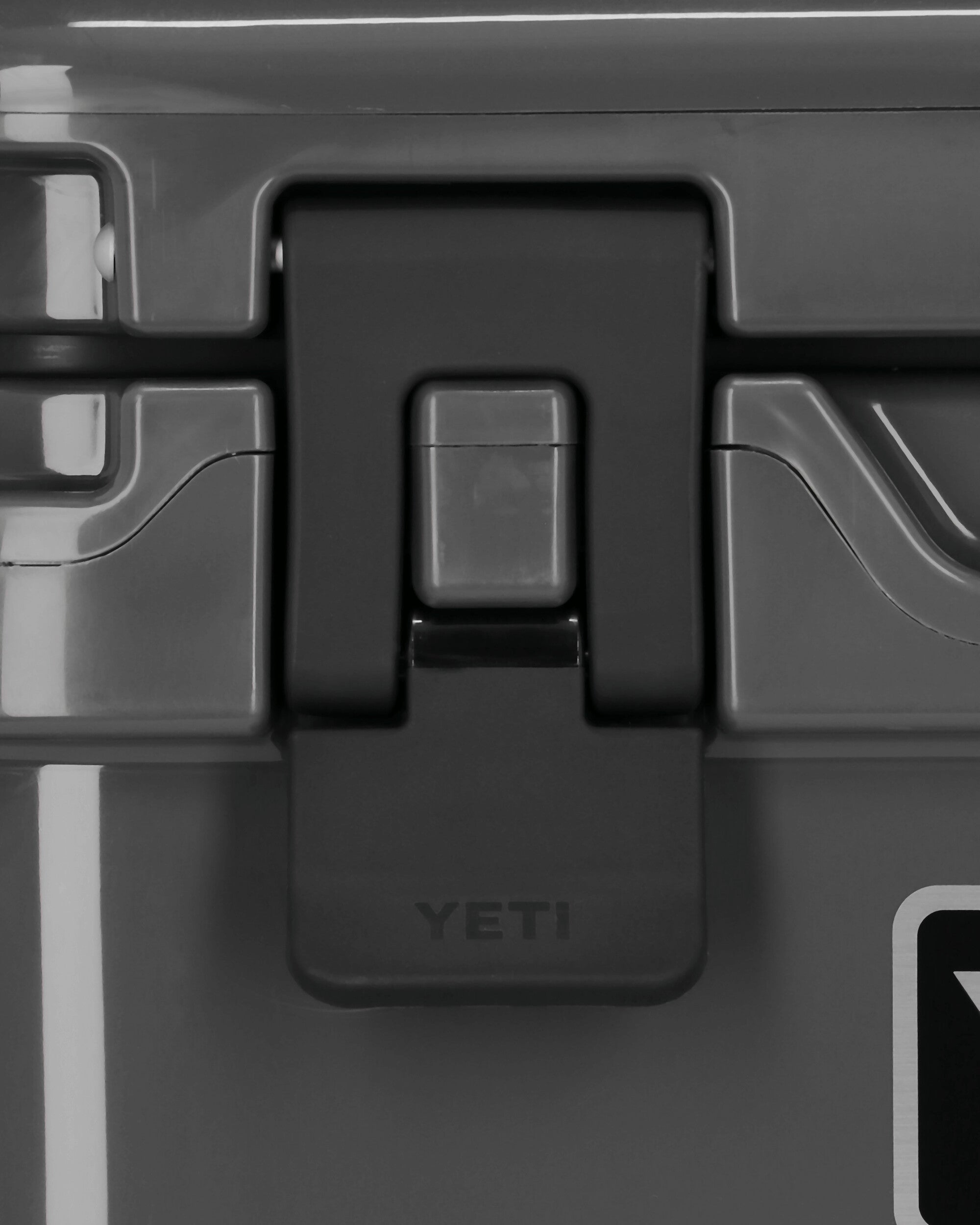YETI Roadie 15 Charcoal Equipment Camping Gear 70000002255 CHR