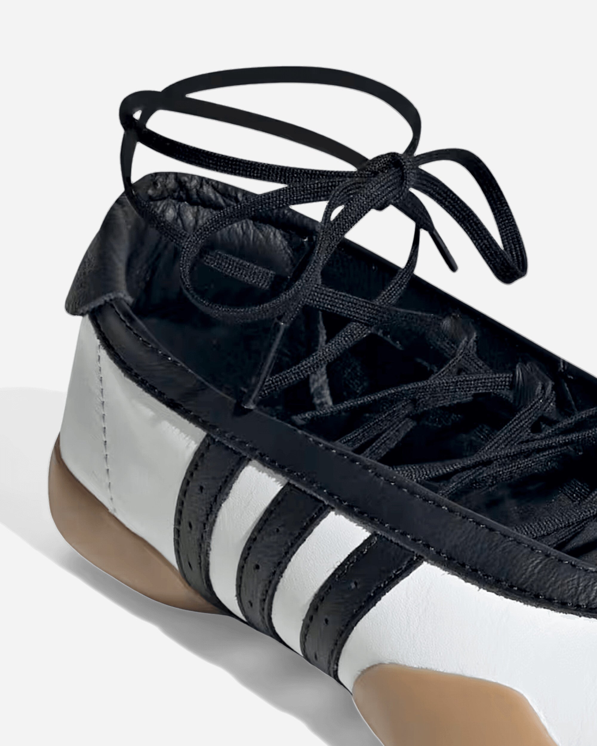 adidas Wmns Taekwondo Mei Balle White/Core Black Sneakers Low JR7030