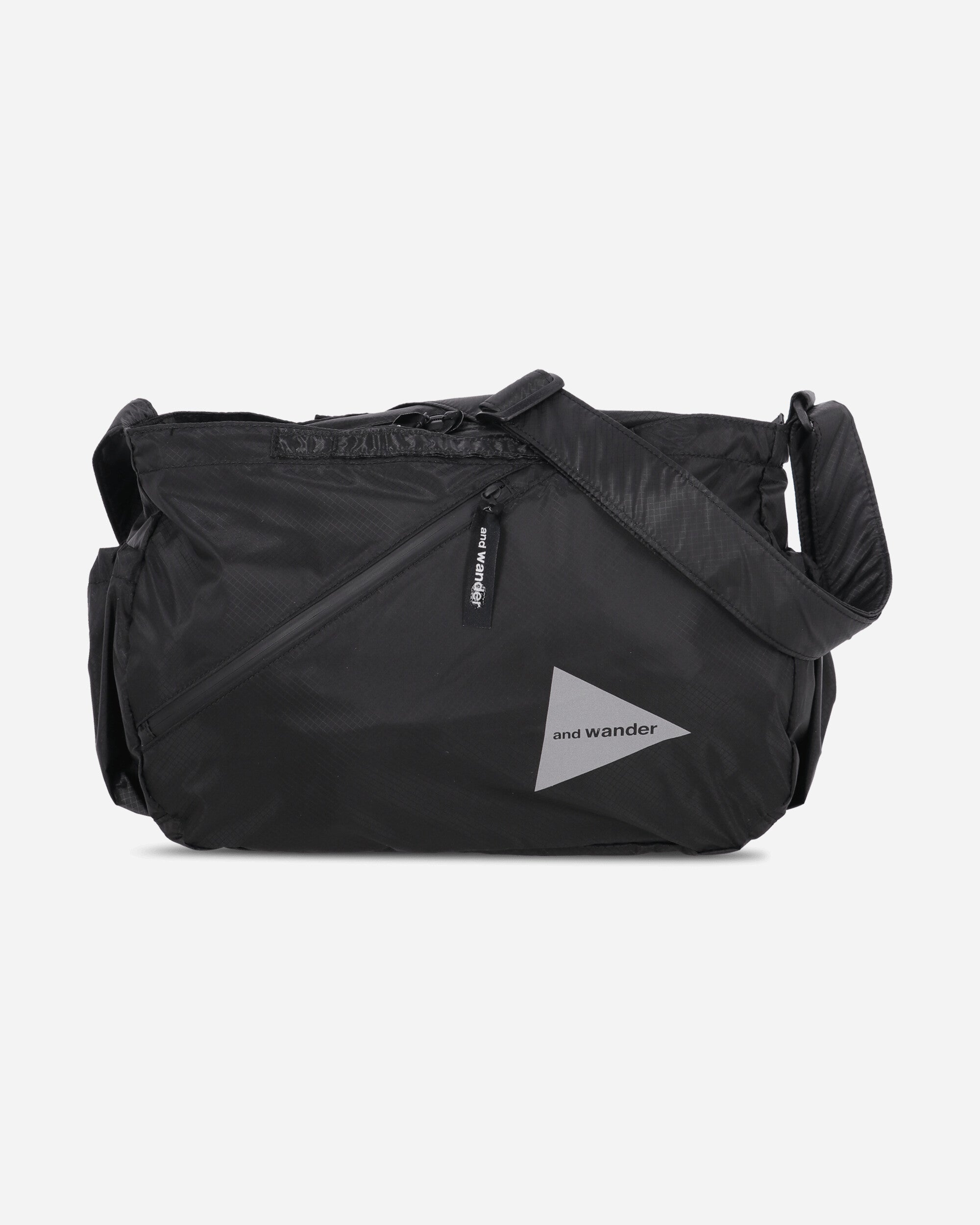 and wander 128  Sil Shoulder Bag Black  Bags and Backpacks Shoulder Bags 5746985133 010